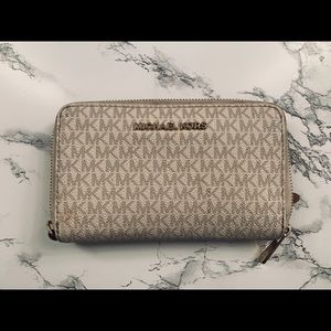 Michael Kors Cream Wallet